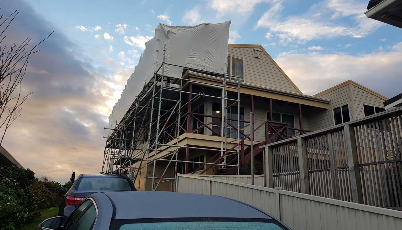 Residential-scaffolding-on-a-house
